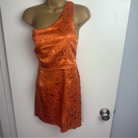 Lucy In The Sky Satin Rose Jacquard One Shoulder Knot Back Mini Dress in Rust M - Picture 3 of 16